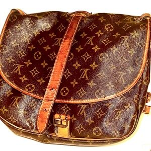 Authentic Unisex Louis Vuitton SAUMUR  35 messenger Bag